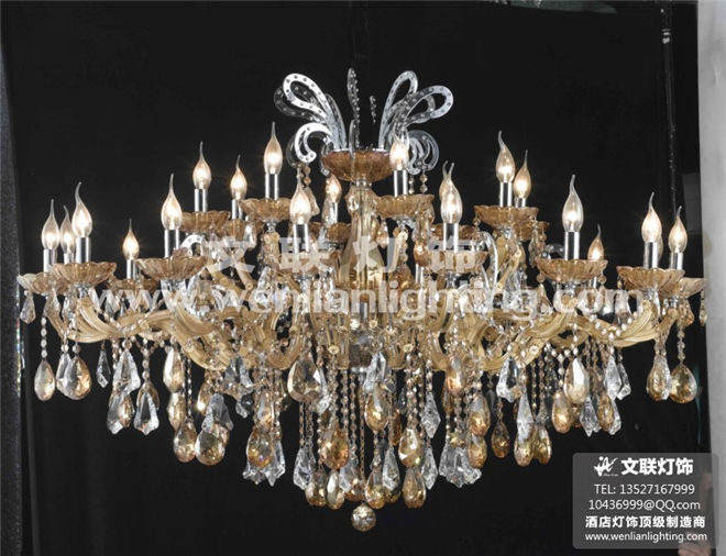 时尚吊灯,精品大堂吊灯 吊灯,吊灯价格,吊灯厂家,吊灯销售 大多数人家也许并不想装修成欧式古典风格,现代风格的吊灯往往更加受到欢迎。目前市场上具有现代感的吊灯款式众多,供挑选的余地非常大,各种线条均可选择。 消费者最好选择可以安装节能灯光源的吊灯。不要选择有电镀层的吊灯,因为电镀层时间长了易掉色。