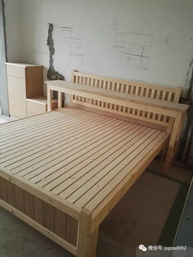 木工师傅说,这种床几他还是第一次做